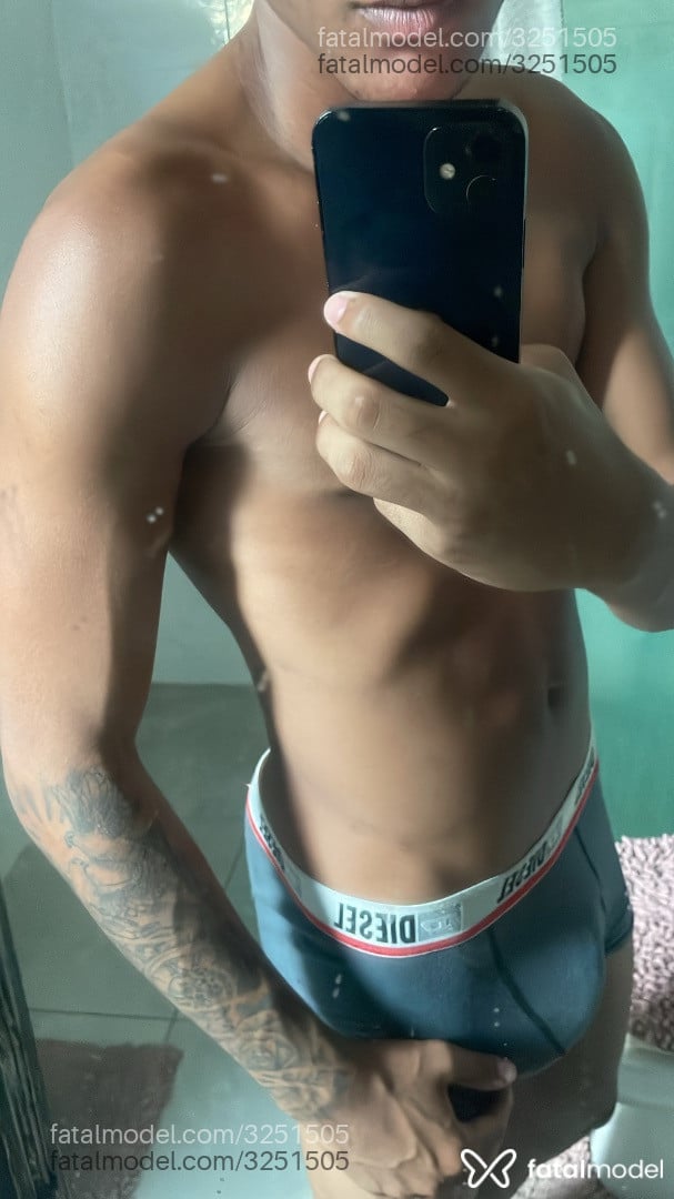 Acompanhante homem morena (o) de olhos pretos em Virtual Acompanhante homem morena (o) de olhos pretos em Virtual - Pedro