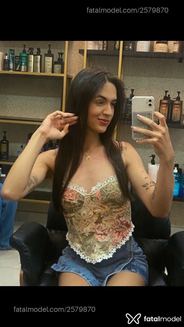 Acompanhante mulher trans com cabelo castanho de olhos castanhos em Salvador - Nicolly