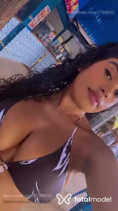 Acompanhante mulher morena (o) de olhos castanhos - Jujubys