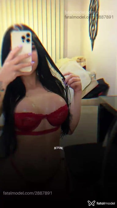 Acompanhante mulher morena (o) de olhos pretos - Izzie
