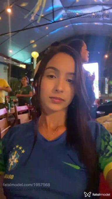 Acompanhante mulher com cabelo castanho de olhos mel - Sabrina