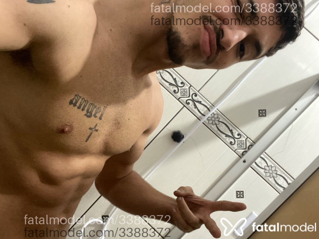 Acompanhante homem com cabelo castanho de olhos castanhos em Gravataí - Alyson Tresoldi