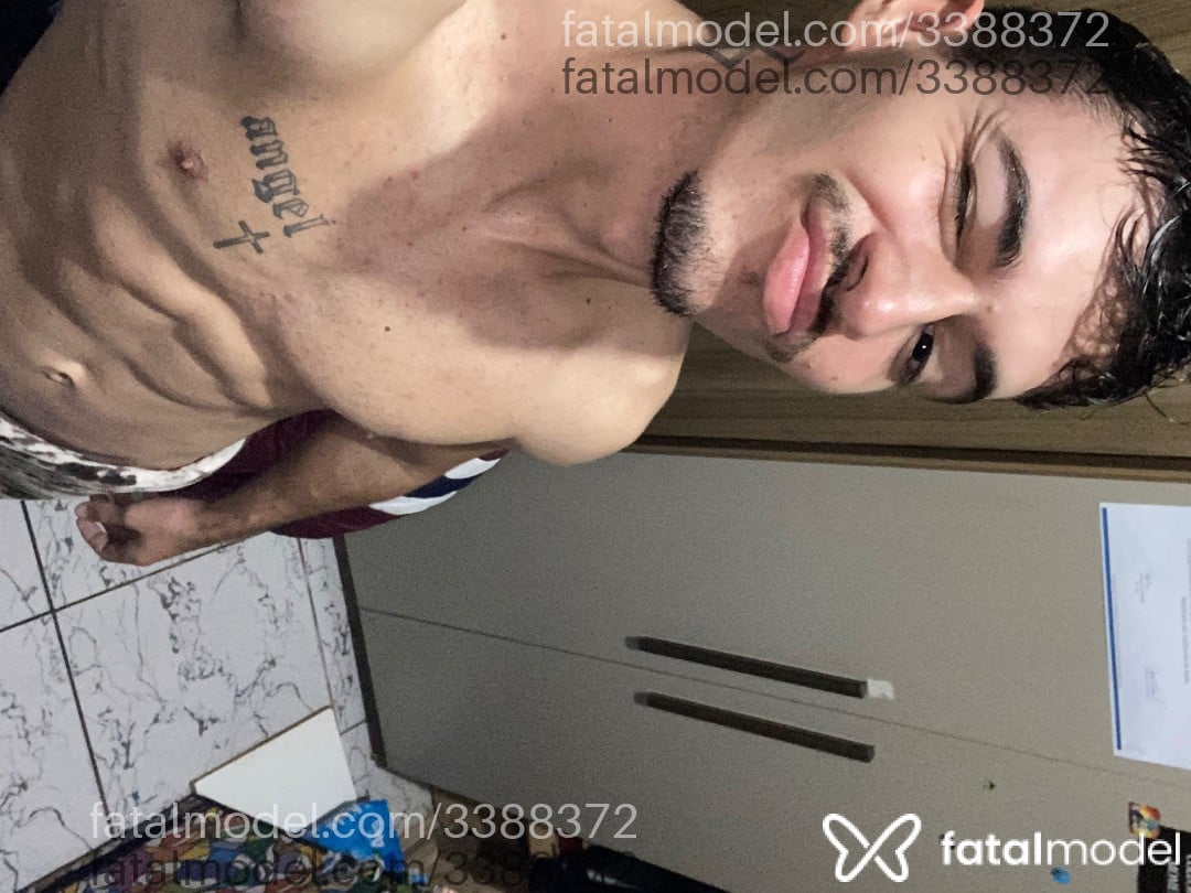 Acompanhante homem com cabelo castanho de olhos castanhos em Gravataí - Alyson Tresoldi