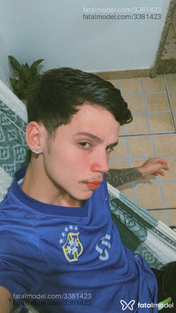 Acompanhante homem com cabelo castanho de olhos castanhos em Virtual - André