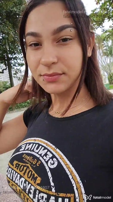 Acompanhante mulher loira (o) de olhos castanhos - Loratrocadecasal