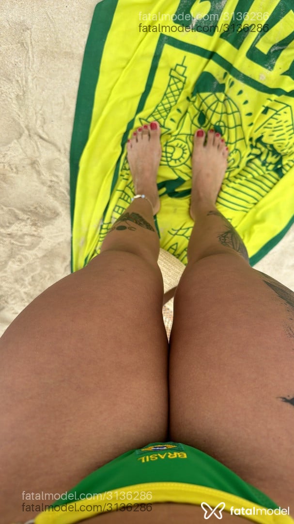 Acompanhante mulher com cabelo castanho de olhos verdes em Rio de Janeiro - Miaastrix
