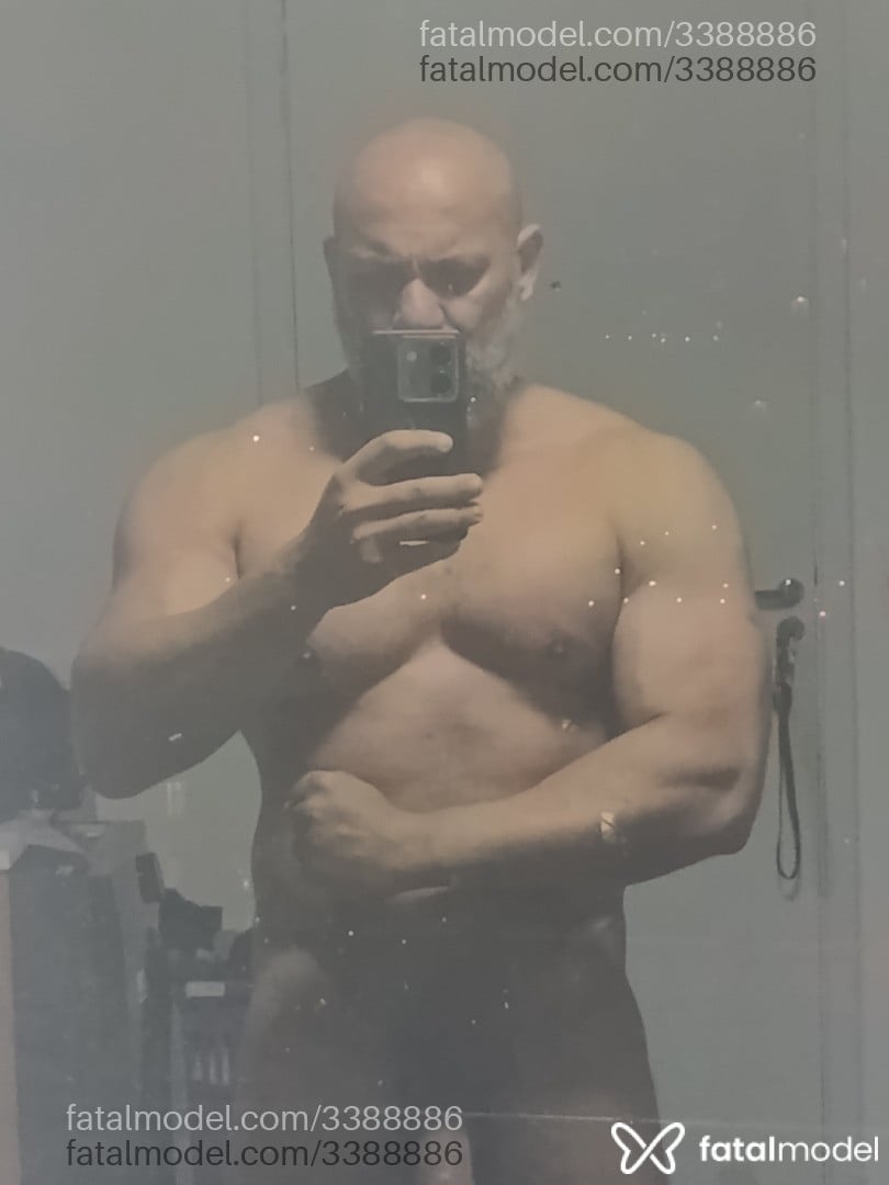 Acompanhante homem sem cabelo de olhos pretos em São Paulo Acompanhante homem sem cabelo de olhos pretos em São Paulo - Eduardo