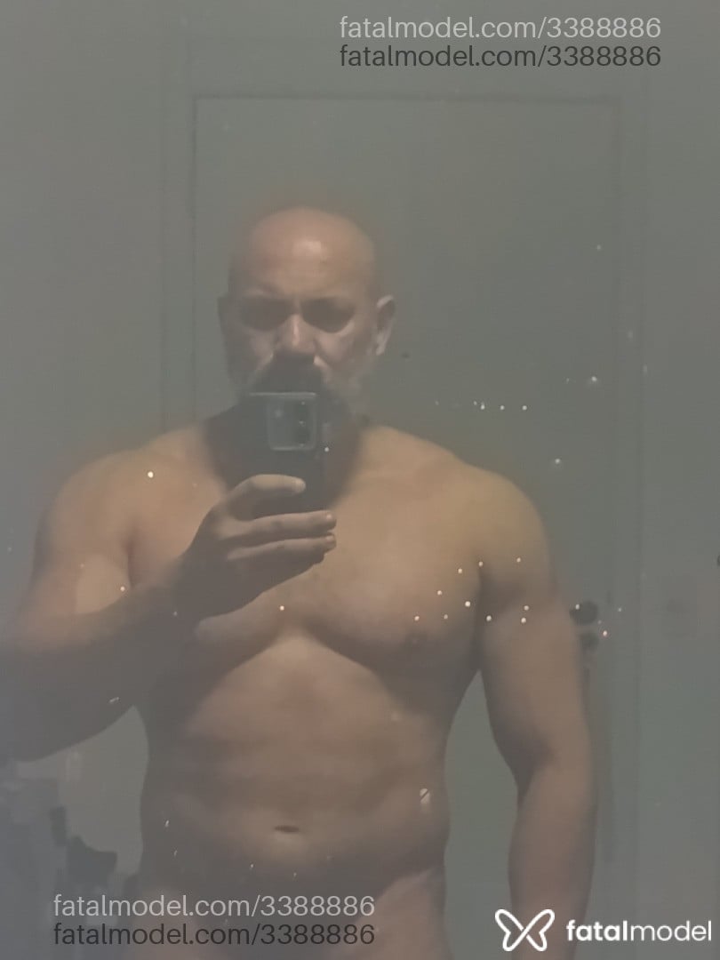 Acompanhante homem sem cabelo de olhos pretos em São Paulo Acompanhante homem sem cabelo de olhos pretos em São Paulo - Eduardo