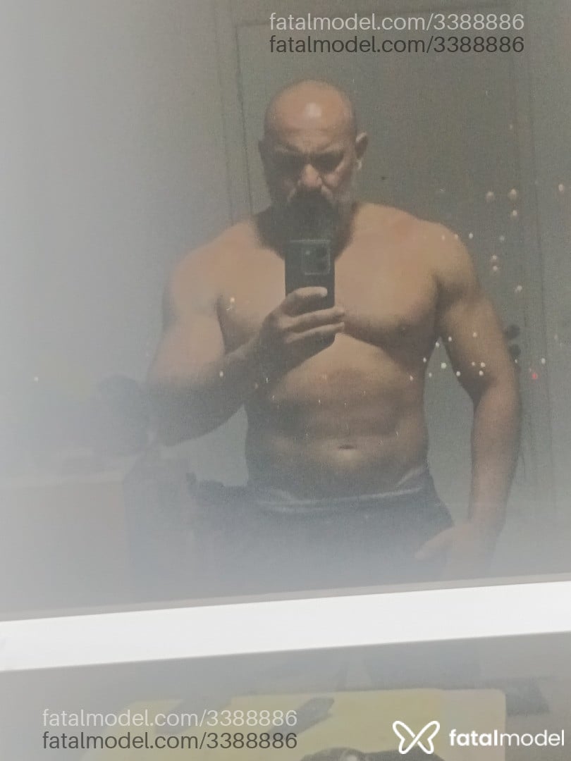 Acompanhante homem sem cabelo de olhos pretos em São Paulo Acompanhante homem sem cabelo de olhos pretos em São Paulo - Eduardo