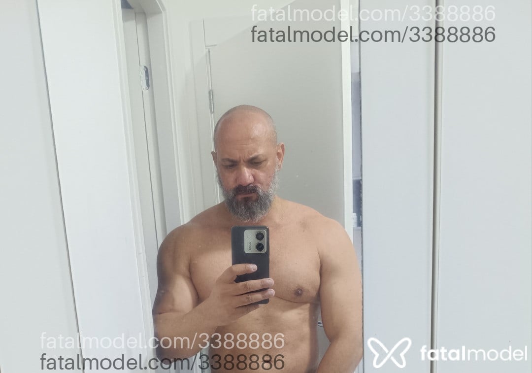 Acompanhante homem sem cabelo de olhos pretos em São Paulo Acompanhante homem sem cabelo de olhos pretos em São Paulo - Eduardo
