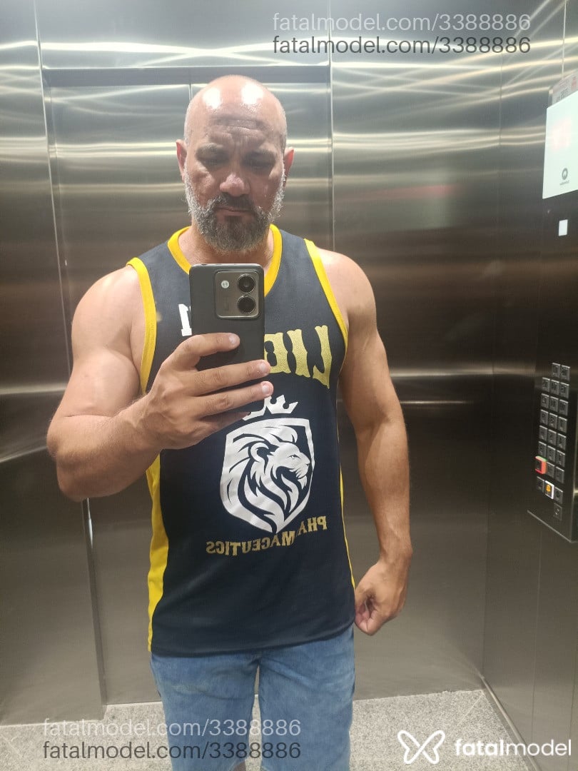 Acompanhante homem sem cabelo de olhos pretos em São Paulo Acompanhante homem sem cabelo de olhos pretos em São Paulo - Eduardo