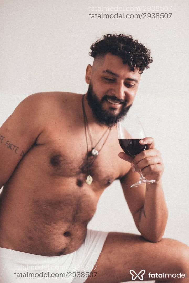 Acompanhante homem morena (o) de olhos castanhos - Mr Ziko