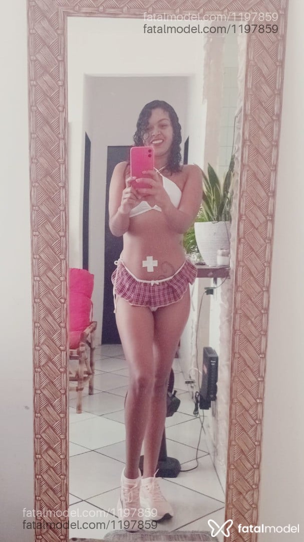 Acompanhante mulher com cabelo castanho de olhos pretos em Cuiabá - Valkiria