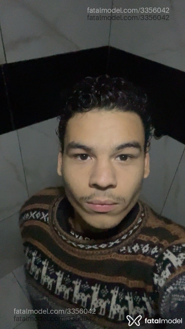 Acompanhante homem morena (o) de olhos castanhos em Blumenau - Gustavo
