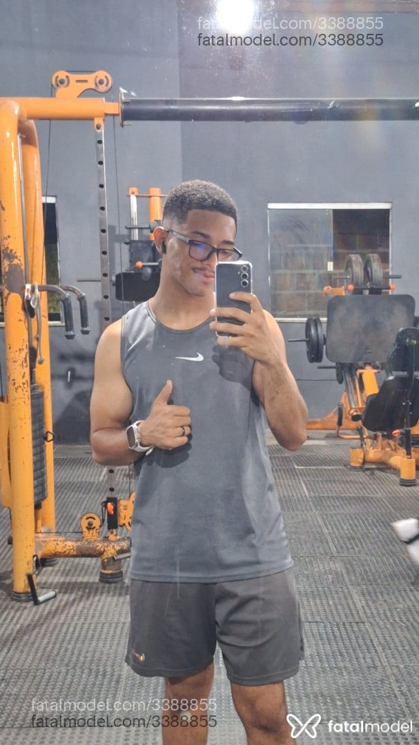 Acompanhante homem morena (o) de olhos castanhos em Feira de Santana - Carvalho