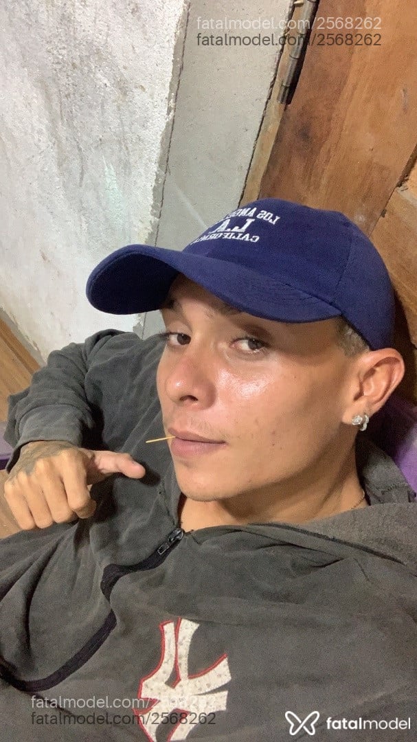Acompanhante homem loira (o) de olhos castanhos em Virtual - Lodarque