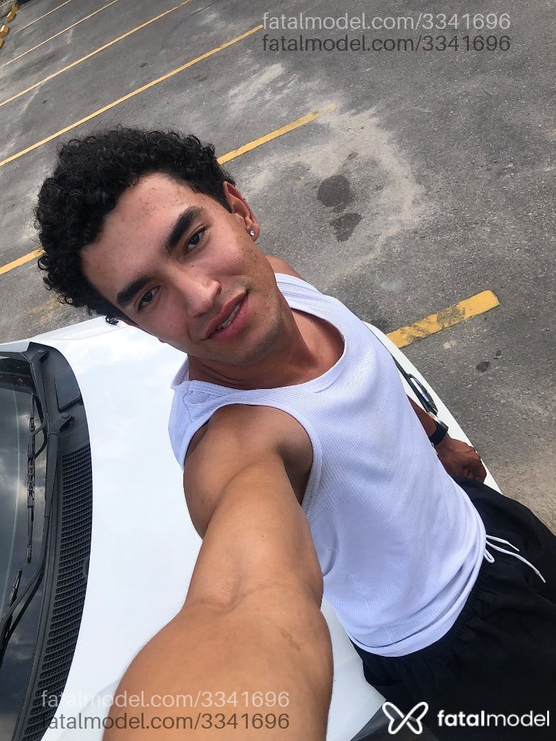 Acompanhante homem morena (o) de olhos castanhos em Itajaí - Eduardo
