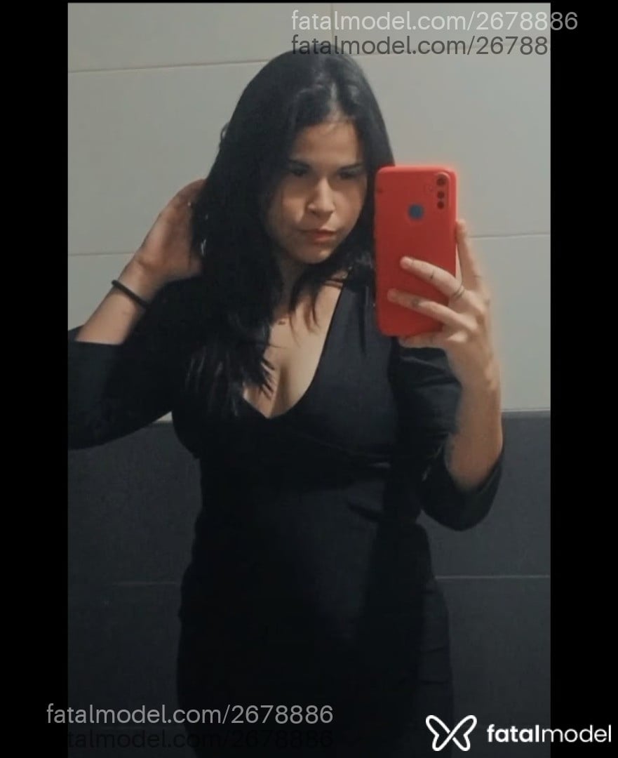Acompanhante mulher morena (o) de olhos pretos - Viiih