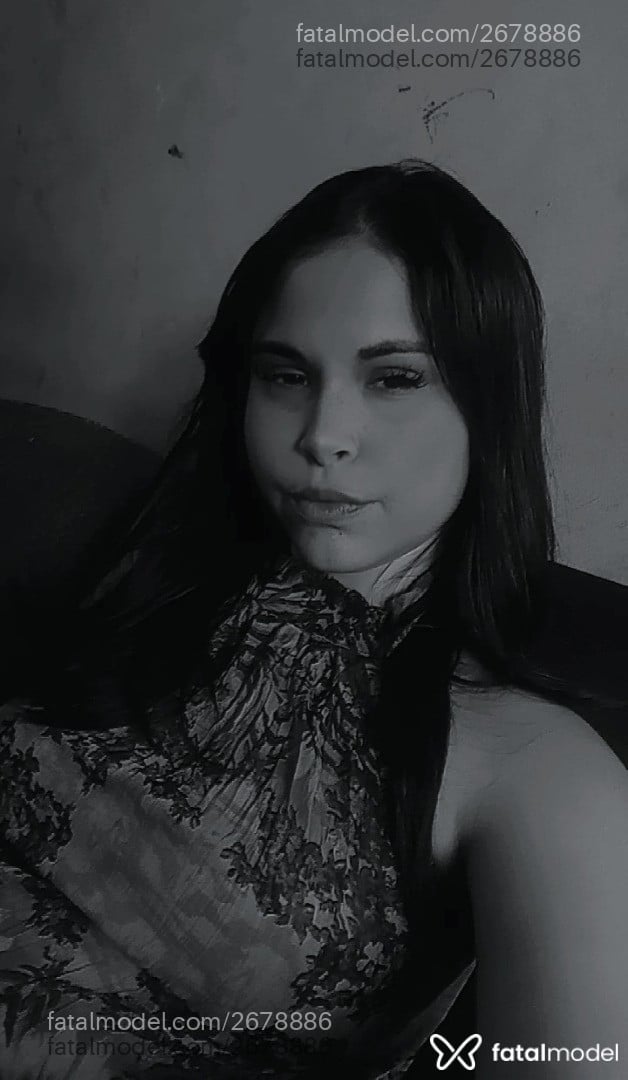Acompanhante mulher morena (o) de olhos pretos - Viiih