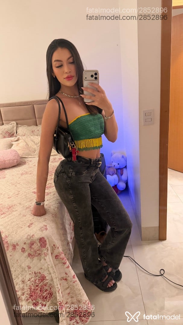 Acompanhante mulher com cabelo castanho de olhos mel em Rio de Janeiro - Sofia