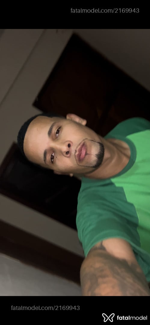 Acompanhante homem morena (o) de olhos castanhos em Macaé - Matheus