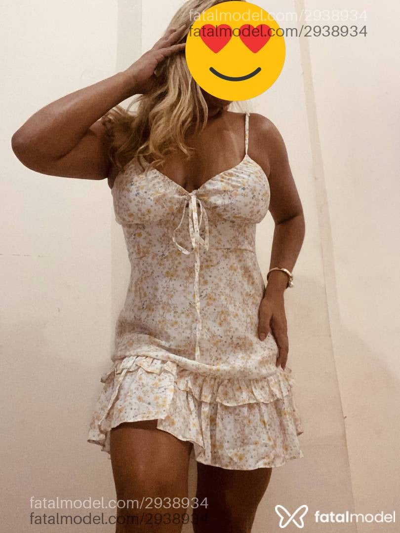 Acompanhante mulher loira (o) de olhos castanhos - Fernanda
