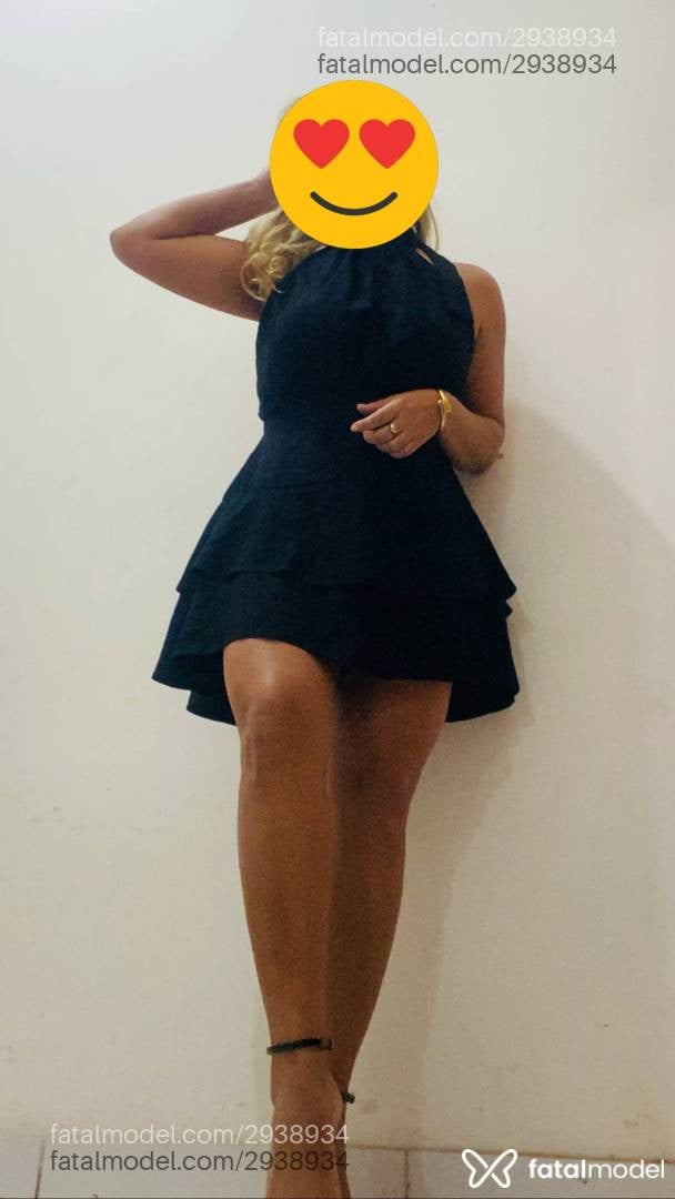 Acompanhante mulher loira (o) de olhos castanhos - Fernanda
