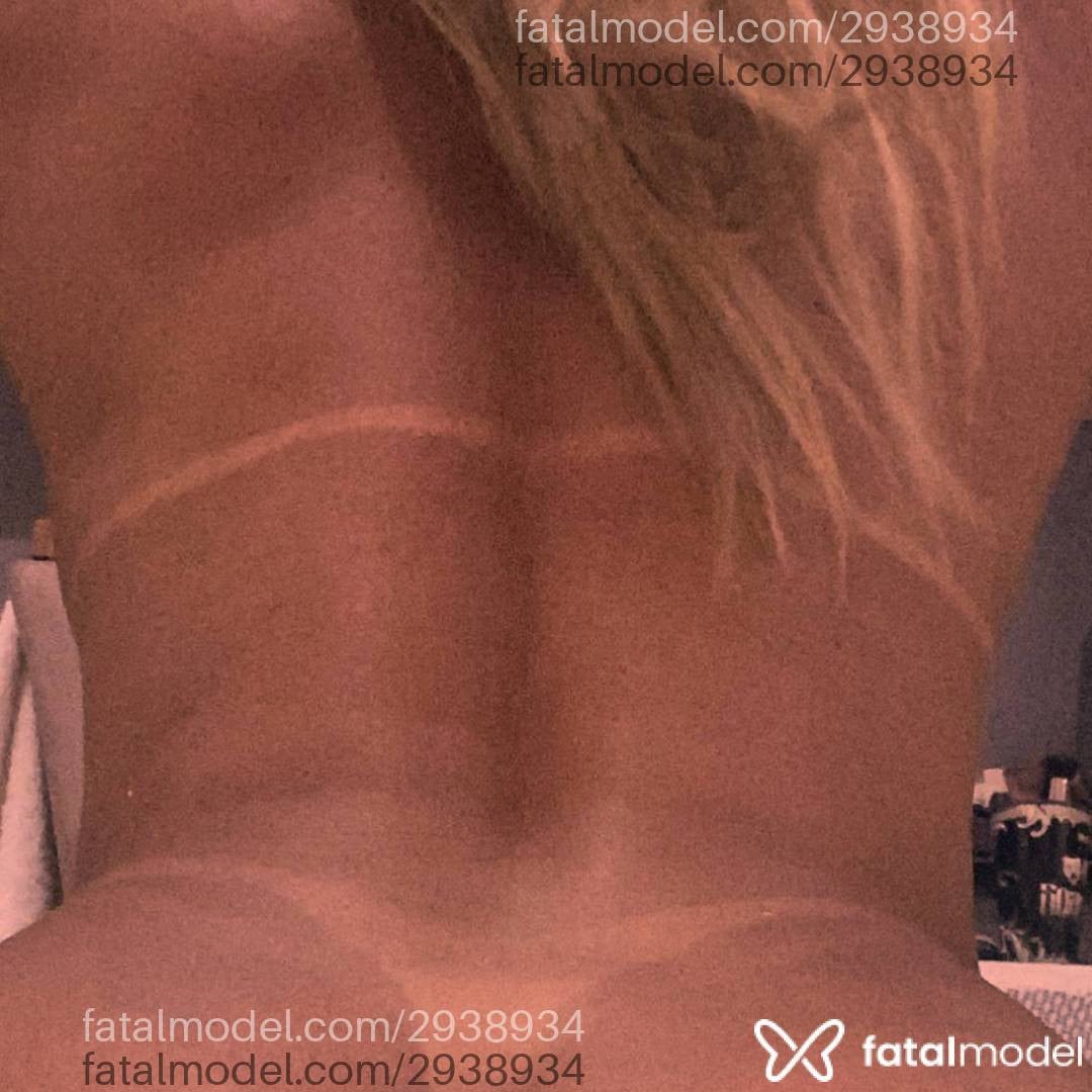 Acompanhante mulher loira (o) de olhos castanhos - Fernanda