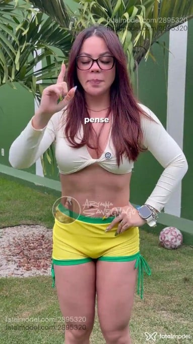 Acompanhante mulher ruiva (o) de olhos castanhos em Virtual - Anna Savegnago