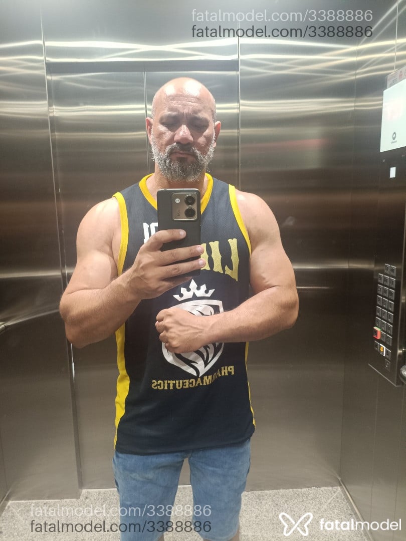 Acompanhante homem sem cabelo de olhos pretos em São Paulo - Eduardo