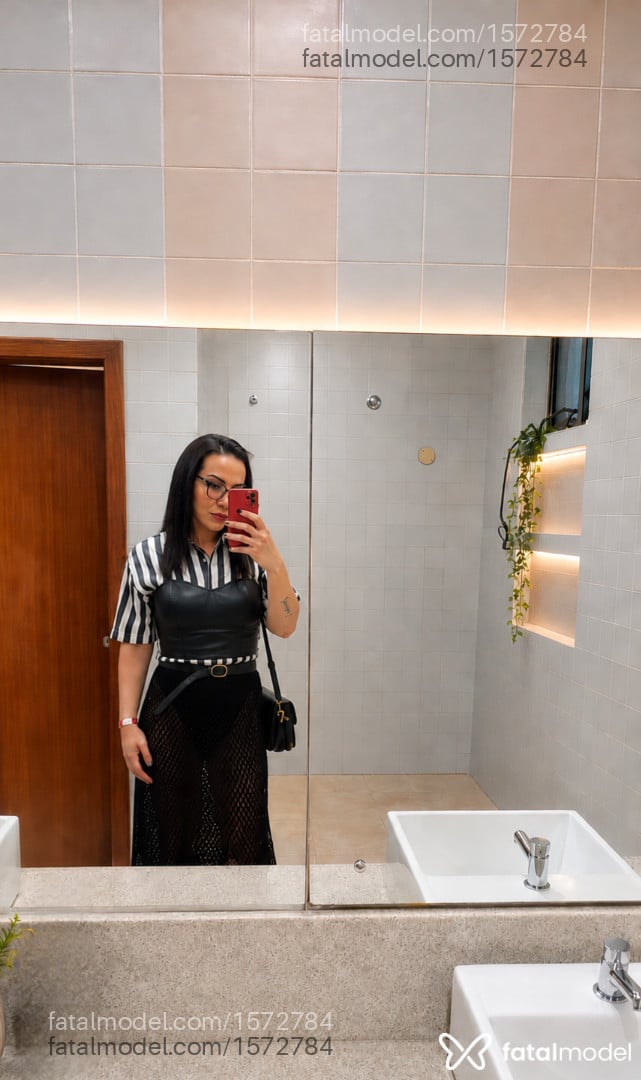 Acompanhante mulher trans com cabelo castanho de olhos castanhos em Porto Alegre - Lu Yse