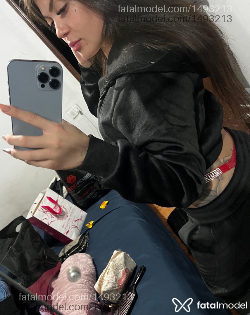 Acompanhante mulher com cabelo castanho de olhos verdes em Curitiba - Vitória Russo
