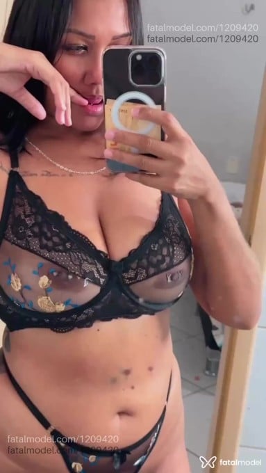 Acompanhante mulher morena (o) de olhos pretos - Morena