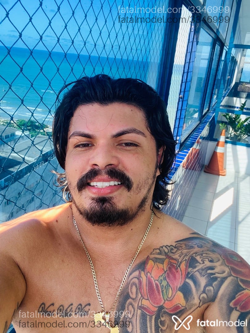 Acompanhante homem com cabelo castanho de olhos mel em Natal Acompanhante homem com cabelo castanho de olhos mel em Natal - Danilo Dutra