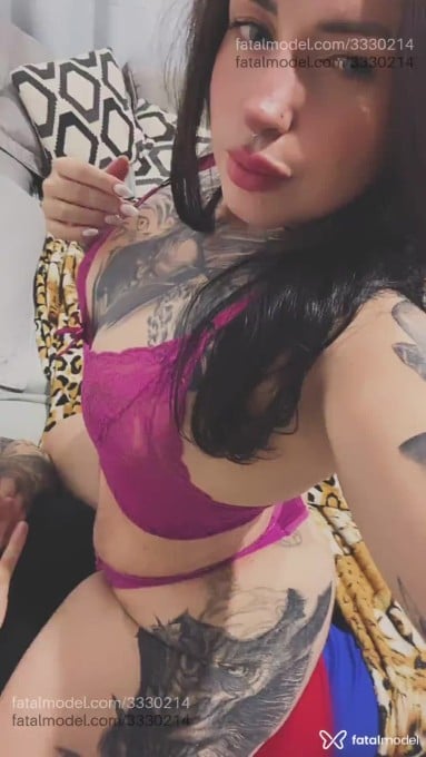 Acompanhante mulher com cabelo castanho de olhos verdes - Aurora Velmont Acompanhante mulher com cabelo castanho de olhos verdes - Aurora Velmont