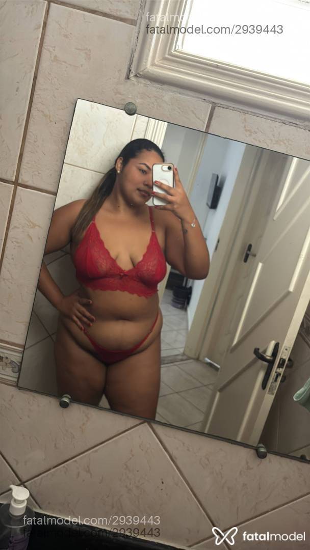 Acompanhante mulher morena (o) de olhos castanhos - Júlia Martins