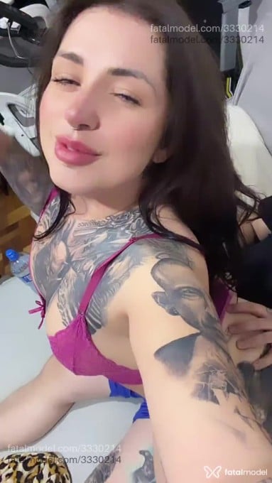 Acompanhante mulher com cabelo castanho de olhos verdes - Aurora Velmont Acompanhante mulher com cabelo castanho de olhos verdes - Aurora Velmont