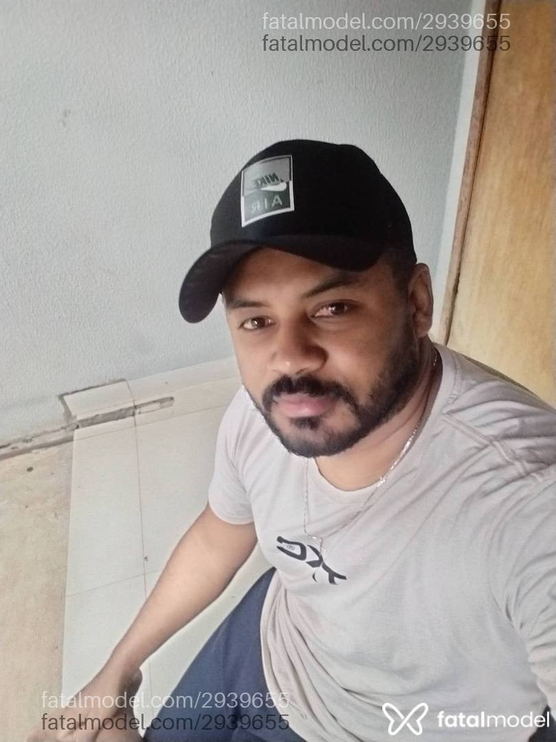 Acompanhante homem morena (o) de olhos castanhos - Piery Acompanhante homem morena (o) de olhos castanhos - Piery