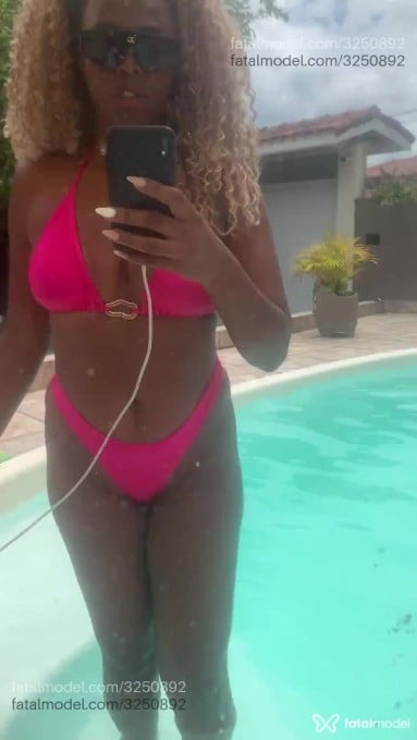 Acompanhante mulher ruiva (o) de olhos mel - Beyonce Acompanhante mulher ruiva (o) de olhos mel - Beyonce
