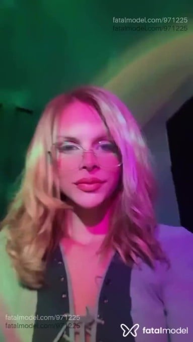 Acompanhante mulher trans loira (o) de olhos verdes - Safira Acompanhante mulher trans loira (o) de olhos verdes - Safira