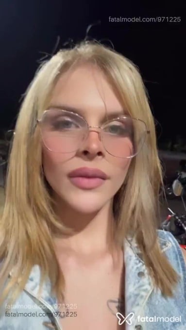Acompanhante mulher trans loira (o) de olhos verdes - Safira Acompanhante mulher trans loira (o) de olhos verdes - Safira