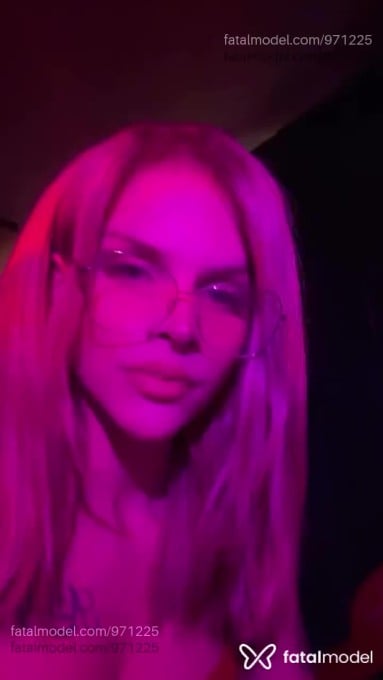 Acompanhante mulher trans loira (o) de olhos verdes - Safira Acompanhante mulher trans loira (o) de olhos verdes - Safira