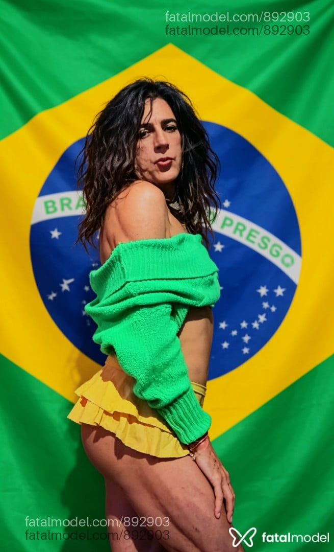 Acompanhante mulher trans loira (o) de olhos castanhos em São Paulo Acompanhante mulher trans loira (o) de olhos castanhos em São Paulo - Veruska Reis