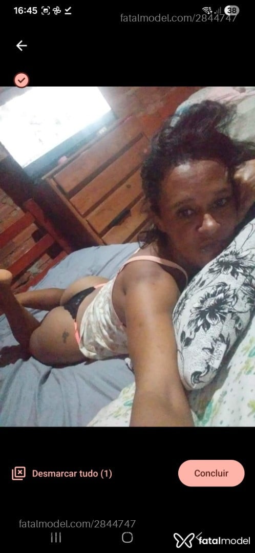 Acompanhante mulher com cabelo castanho de olhos mel em Santa Vitória - Borboleta
