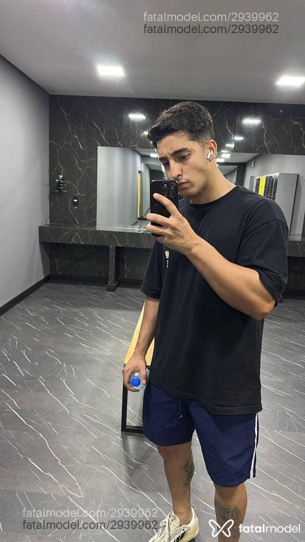 Acompanhante homem morena (o) de olhos castanhos - Eduardo