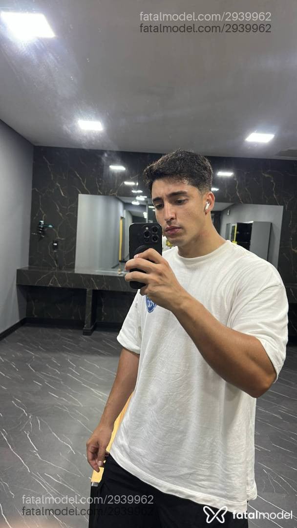 Acompanhante homem morena (o) de olhos castanhos - Eduardo