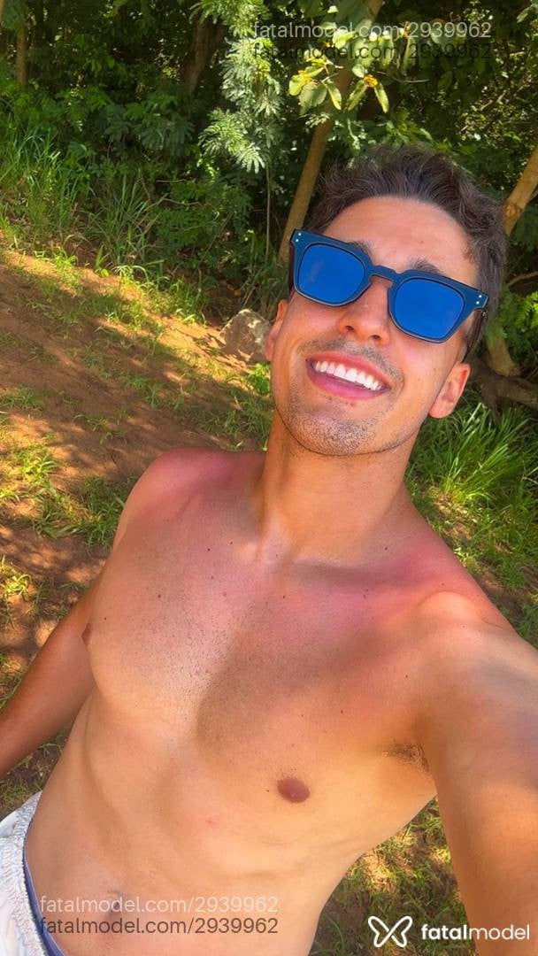 Acompanhante homem morena (o) de olhos castanhos - Eduardo