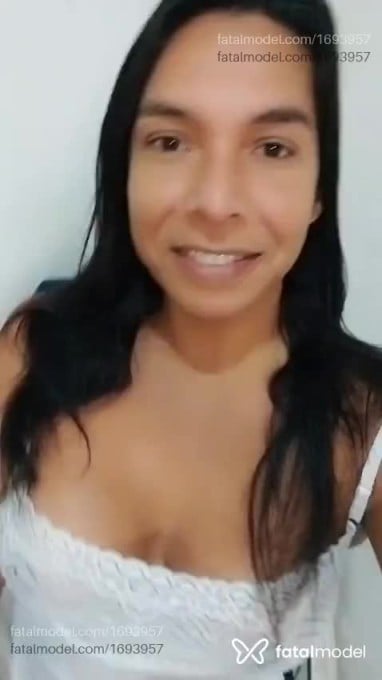 Acompanhante mulher trans com cabelo castanho de olhos castanhos em Ribeirão Preto - Valéria