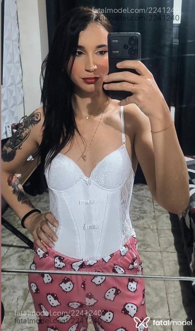 Acompanhante mulher trans com cabelo castanho de olhos castanhos em Juiz de Fora - Thayssa Pfeiffer