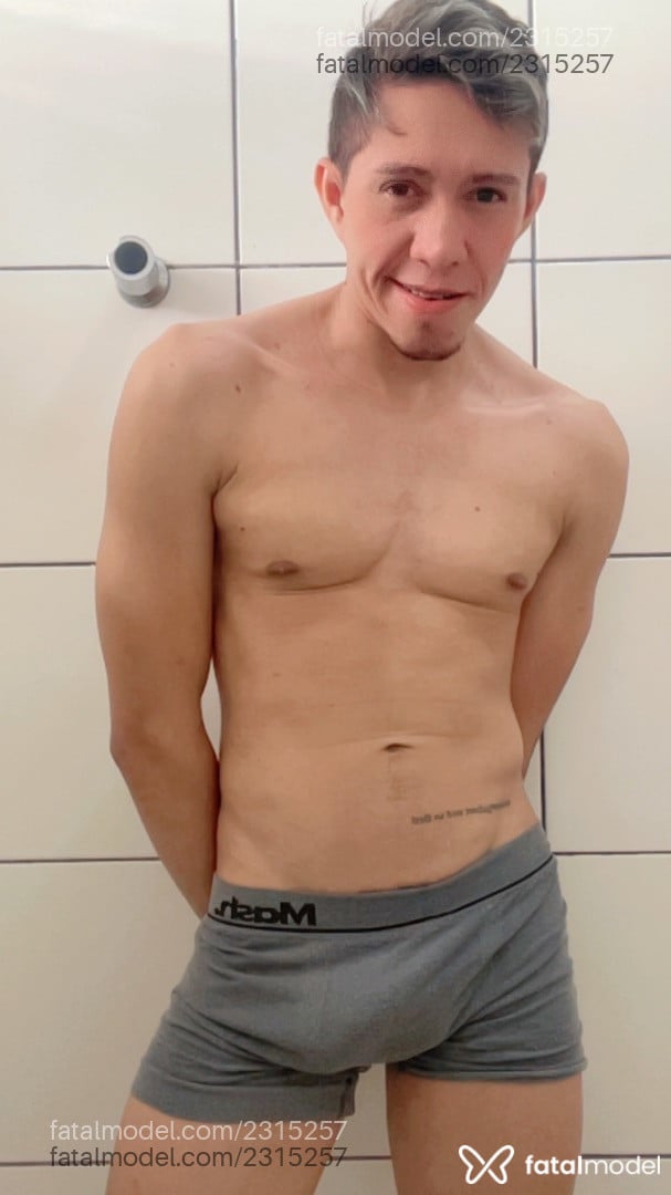 Acompanhante homem com cabelo castanho de olhos castanhos em Teresina Acompanhante homem com cabelo castanho de olhos castanhos em Teresina - Noviinho